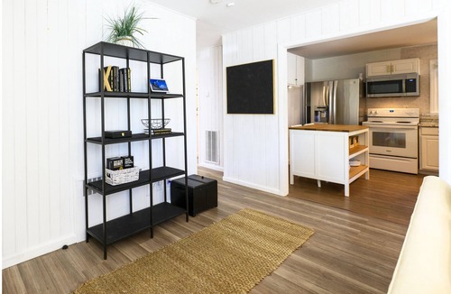 East Shore House | Luxury New Haven Retreat Private Pool, Gym, Cinema Near Yale & Beaches