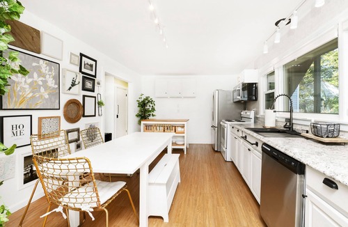 East Shore House | Luxury New Haven Retreat Private Pool, Gym, Cinema Near Yale & Beaches