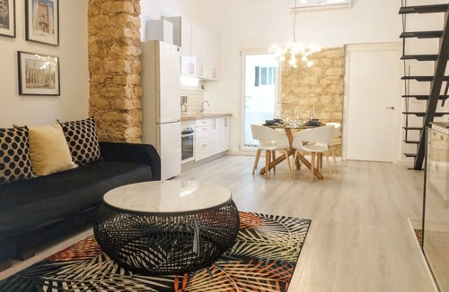 San Anton House | Luxury New Loft City Centre & Castle, Alicante