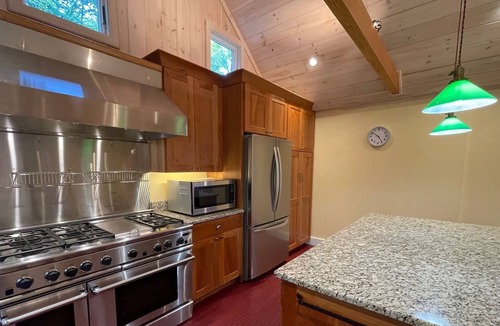 Williamsville House | Luxury Newly Renovated 3 Bedroom Home Close to Brattleboro and Mount Snow