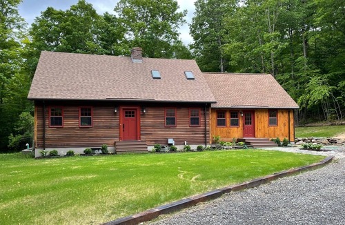Williamsville House | Luxury Newly Renovated 3 Bedroom Home Close to Brattleboro and Mount Snow