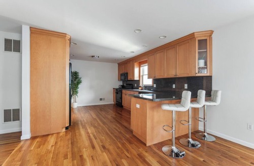 White Plains House | Luxury NY Retreat+Free Parking