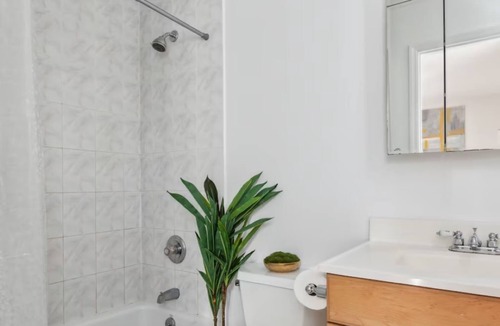 White Plains Villa | Luxury NYC Home Game Room Free Parking