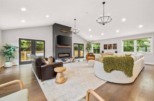 Trailwood House | Luxury Oasis - Airport, Downtown, Opry, Lake