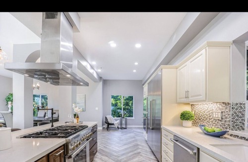 Claremont Hills House | Luxury Oasis Mansion