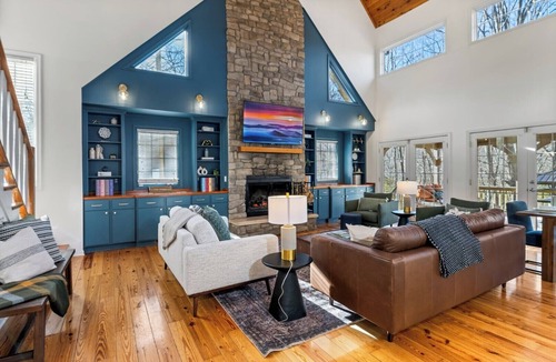 Chestnut Springs House | ​Luxury Oasis - Family & Pets - Outdoor Lounge