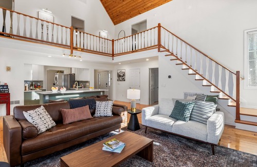 Chestnut Springs House | ​Luxury Oasis - Family & Pets - Outdoor Lounge