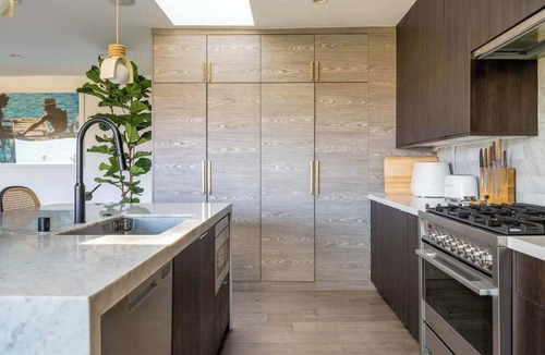 Hollywood Hills West House | Luxury Oasis with Jacuzzi & Sauna in Hollywood Hills