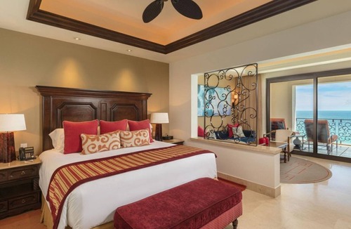 Marina Hotel | Luxury ocean front studio in 5 diamond resort