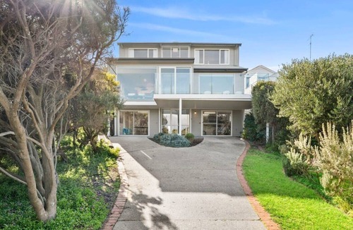 Ocean Grove House | Luxury ocean front holidays, footsteps to beach