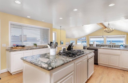 Oceano House | Luxury Ocean Front Beach Home! 4 bd/6 ba Sleeps 10