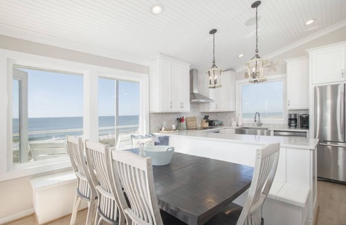 Pine Knoll Shores House | Luxury Ocean Front/Pet Friendly Home (The Hanner)