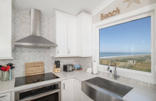 Pine Knoll Shores House | Luxury Ocean Front/Pet Friendly Home (The Hanner)