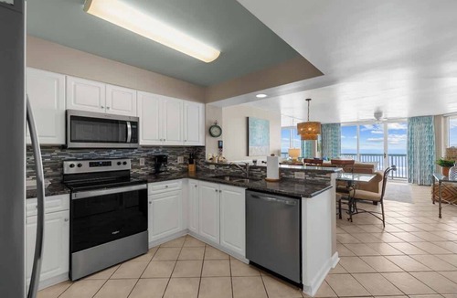 Ocean Drive Apartment | Luxury Oceanfront 3Bedroom Paradise