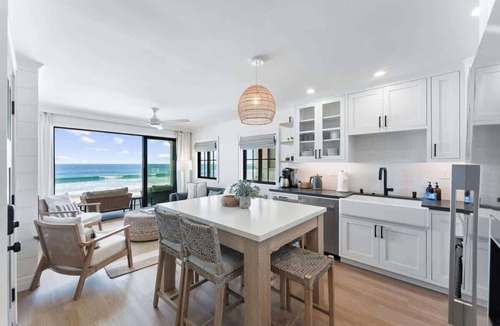 Mission Beach House | Luxury oceanfront fourplex with roof deck, sleeps 22