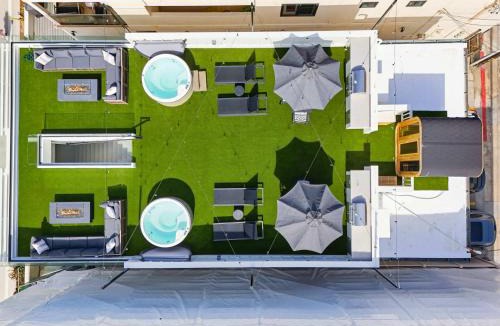 Mission Beach House | Luxury oceanfront fourplex with roof deck sleeps 22