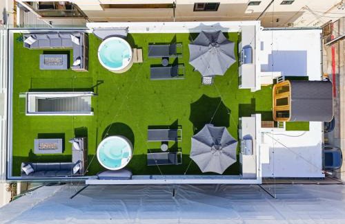 Mission Beach House | Luxury oceanfront fourplex with roof deck sleeps 22