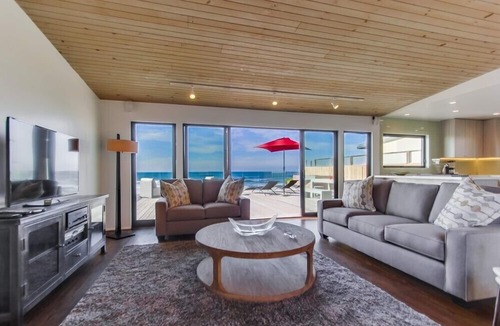 Ocean Beach Villa | LUXURY OCEANFRONT HOME-OVERLOOKING ACCESSIBLE GORGEOUS WHITE SAND BEACH