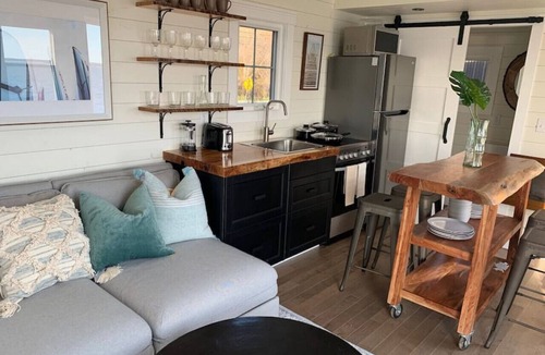 Summerville Centre House | Luxury Oceanfront Retreats 2 private hot tubs and saunas