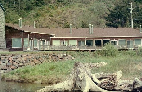 Neskowin House | Luxury Oceanfront Townhome with Panoramic View at Proposal Rock!