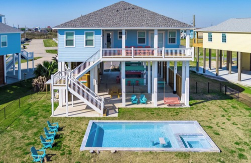 Crystal Beach House | Luxury Oceanview Beach House with Private Pool and Tiki bar