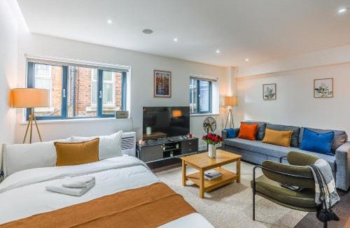 Fulham Broadway Apartment | Luxury Old Brompton Retreat Sleeps 6 London