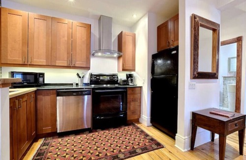 Ville-Marie Apartment | Luxury Old Montreal Heritage Home