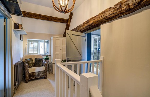 Quenington House | Luxury Old Sorting Office in Cotswold town centre