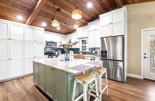 Horseshoe Bay House | Luxury on Lake LBJ With Hot Tub Firepit & Boat Slip