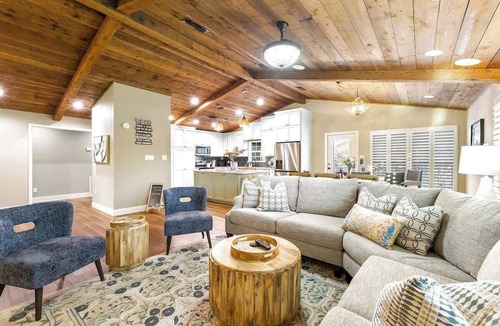 Horseshoe Bay House | Luxury on Lake LBJ With Hot Tub Firepit & Boat Slip