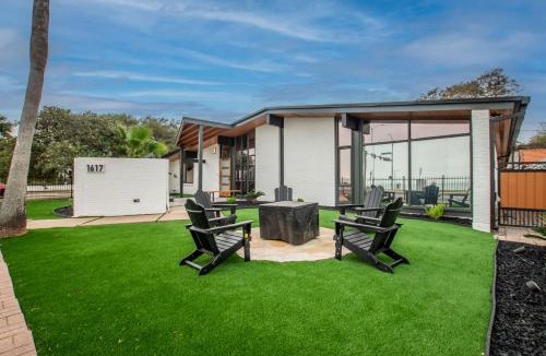 Del Mar House | Luxury on Ocean Drive - Sleeps 28