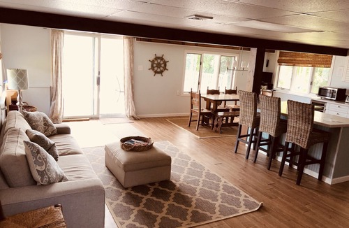 Town of Richmond House | Luxury on the Lake.Completely remodeled lakeside retreat!