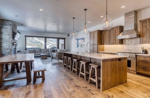 Whitefish Villa | Luxury on Whitefish Mountain! 9BD 5.5BA Sleeps 25!