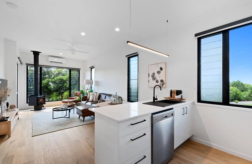 Booroobin Apartment | Luxury One Bedroom Villa