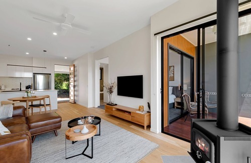 Booroobin Apartment | Luxury One Bedroom Villa