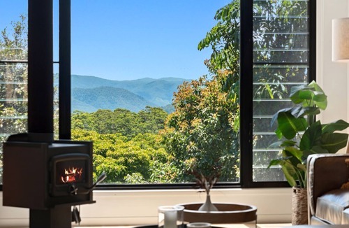 Booroobin Apartment | Luxury One Bedroom Villa