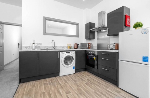 Brierley Hill Apartment | Luxury One Bed Apartment - Brierley Hill - Parking