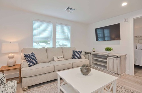 Plymouth Cultural District Apartment | Luxury One Bedroom Condo (625S.F.)