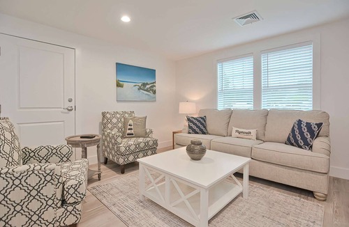Plymouth Cultural District Apartment | Luxury One Bedroom Condo (625S.F.)