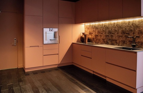 Davenport Apartment | Luxury One Bedroom, ensuite bathroom, in suite laundry & concierge services