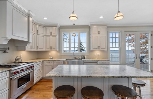 Cleveland House | Luxury Oneida Lakefront/Pet Friendly