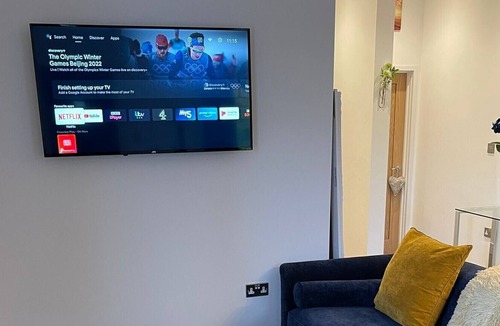 Sowerby Bridge Cottage | Luxury open plan kitchen, dining, lounge with 2 bedrooms and 2 bathrooms.