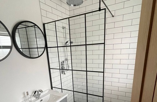 Sowerby Bridge Cottage | Luxury open plan kitchen, dining, lounge with 2 bedrooms and 2 bathrooms.