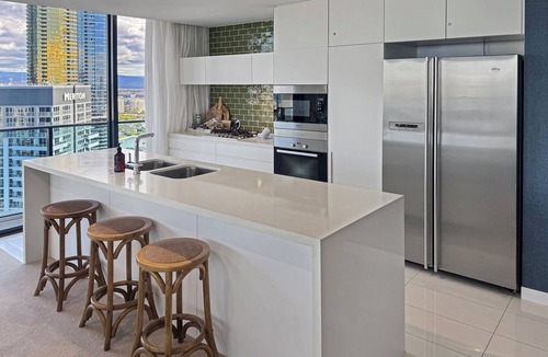 Broadbeach Apartment | Luxury Oracle Tower 2 Ocean Views 32nd floor