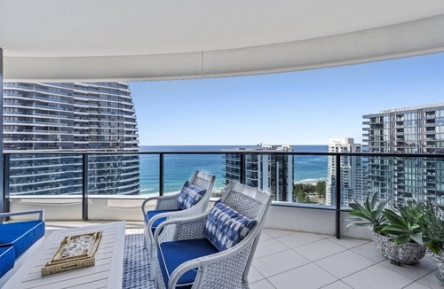 Broadbeach Apartment | Luxury Oracle Tower 2 Ocean Views 32nd floor