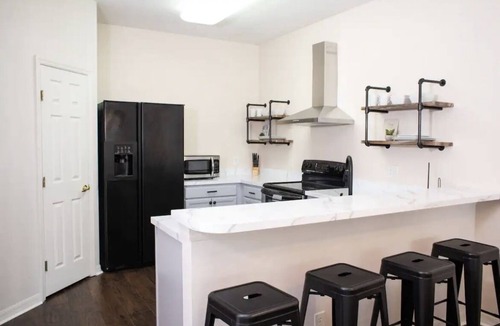 Calabay Parc House | Luxury Orista villa with pool, sleeps 10! Five Bedrooms with Four Full bathroom