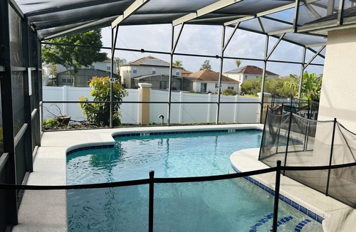 Calabay Parc House | Luxury Orista villa with pool, sleeps 10! Five Bedrooms with Four Full bathroom
