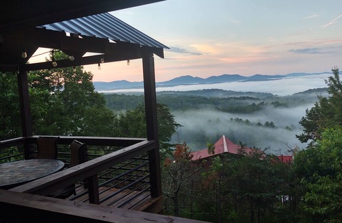 Morganton Cabin | Luxury Outdoor LR & BBQ, Mtn Top retreat- MOOSEMAC - 7 person hot tub & more!