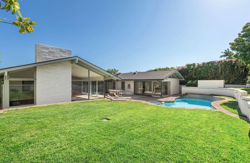 Pacific Palisades House | Luxury Pacific Palisades Home - Walk Everywhere!