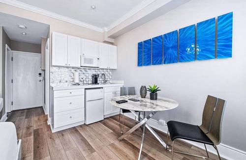 Palm Beach Condo | Luxury Palm Beach Escape with Private Terrace